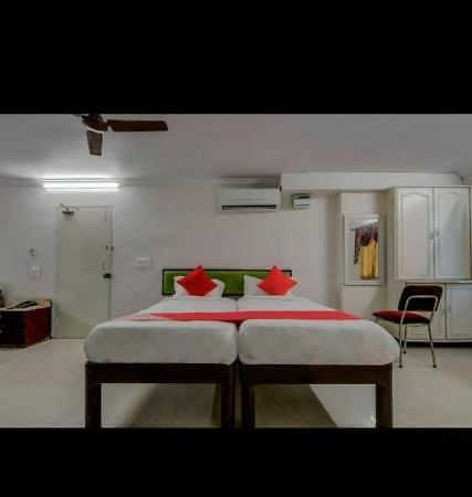 Anupama Hotel Визакхапатнам Екстериор снимка